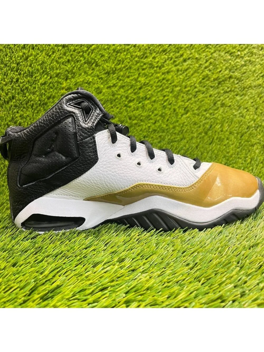 Nike Air Jordan B'Loyal Mens Size 9.5 White Gold Black Basketball Shoes Sneakers